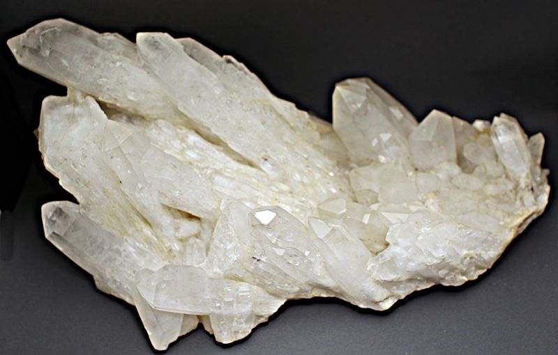 Stor kvartsgruppe (candle quartz) fra Madagaskar
