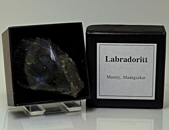Hovedbilde Labradoritt, ensidig slipt, 4,5 - 6 cm, gaveeske
