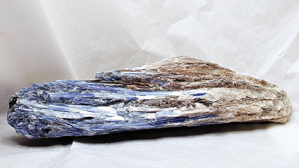 Blå kyanitt (kyanite) med kvarts, Brasil