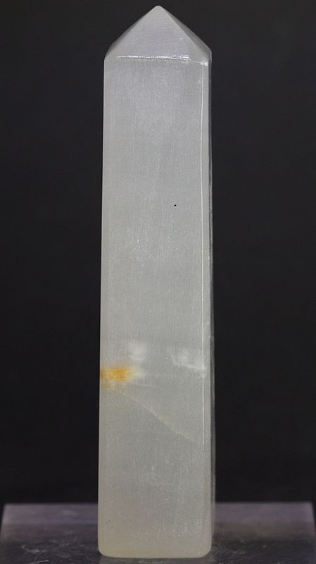 Båndkalsitt, tårn, obelisk