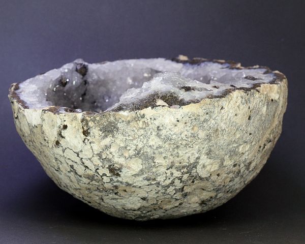 Bilde av Flott kvartsgeode med kalsitt (16 cm diam.)