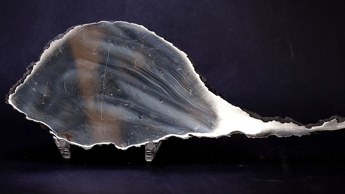 Jernmeteoritt (ataxitt), Chinga, polert skive, 138 gram