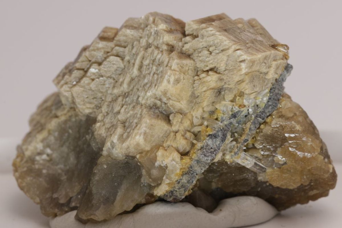 Whiteitt-(CaFeMg), Rapid Creek, Canada
